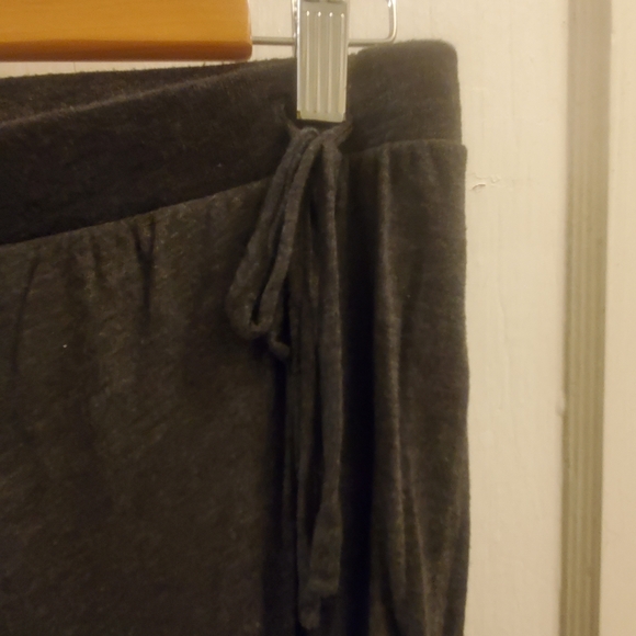 Gray skirt - Picture 2 of 3